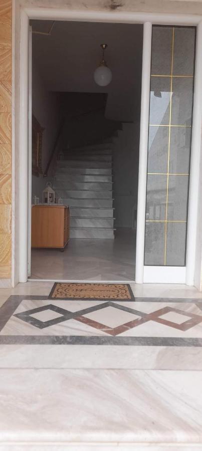 Alexander 's Apartment